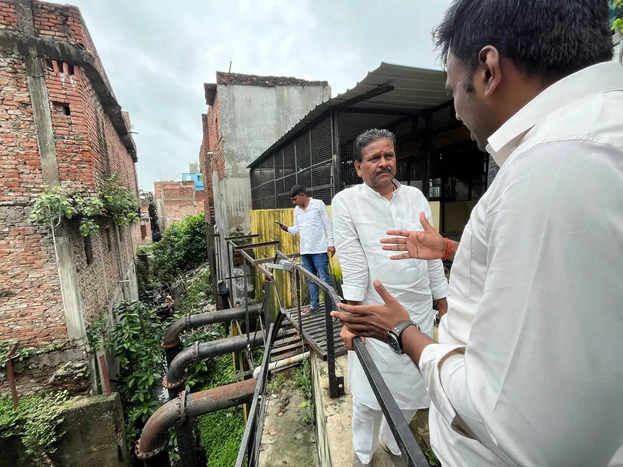 जलभराव को लेकर महापौर का कड़ा निर्देश, मोरी गेट बाढ़ पंपिंग स्टेशन का किया निरीक्षण