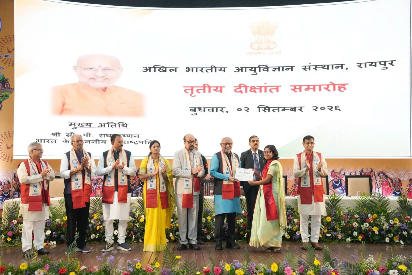 (अपडेट) नक्सल प्रभावित क्षेत्रों में विकास की नई इबारत लिख रहा छत्तीसगढ़ : उपराष्ट्रपति