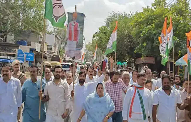 नारनौल में कांग्रेस ने ज्ञानेश कुमार के विरोध में किया रोष प्रदर्शन