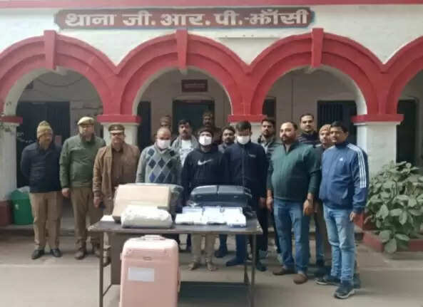 झांसी: अन्तरराज्यीय चाेर गिराेह के तीन अपराधी गिरफ्तार