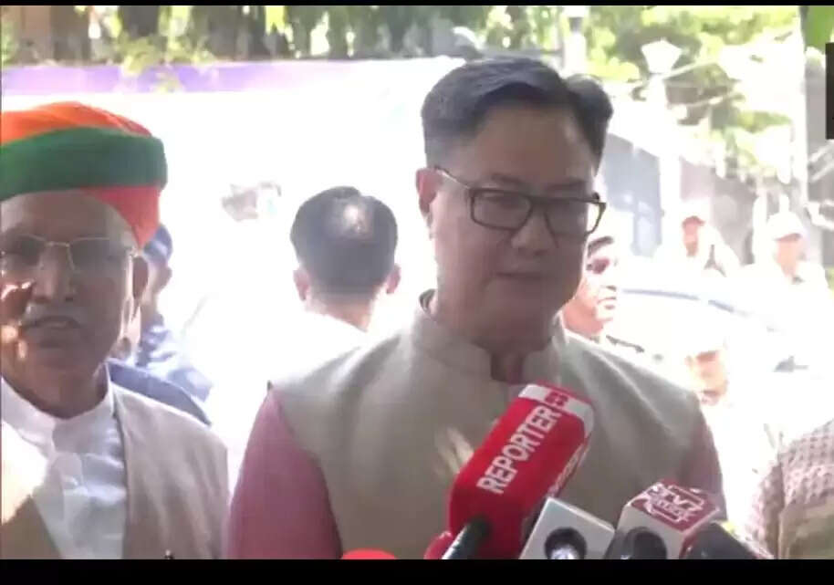 भाजपा प्रतिनिधिमंडल ने की चुनाव आयोग से मुलाकात, कांग्रेस अध्यक्ष खरगे के खिलाफ कार्रवाई की मांग