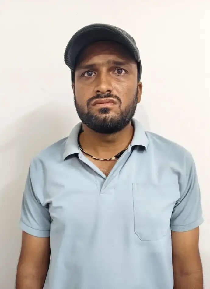 पटवारी एक हजार रुपये की रिश्वत लेते गिरफ्तार