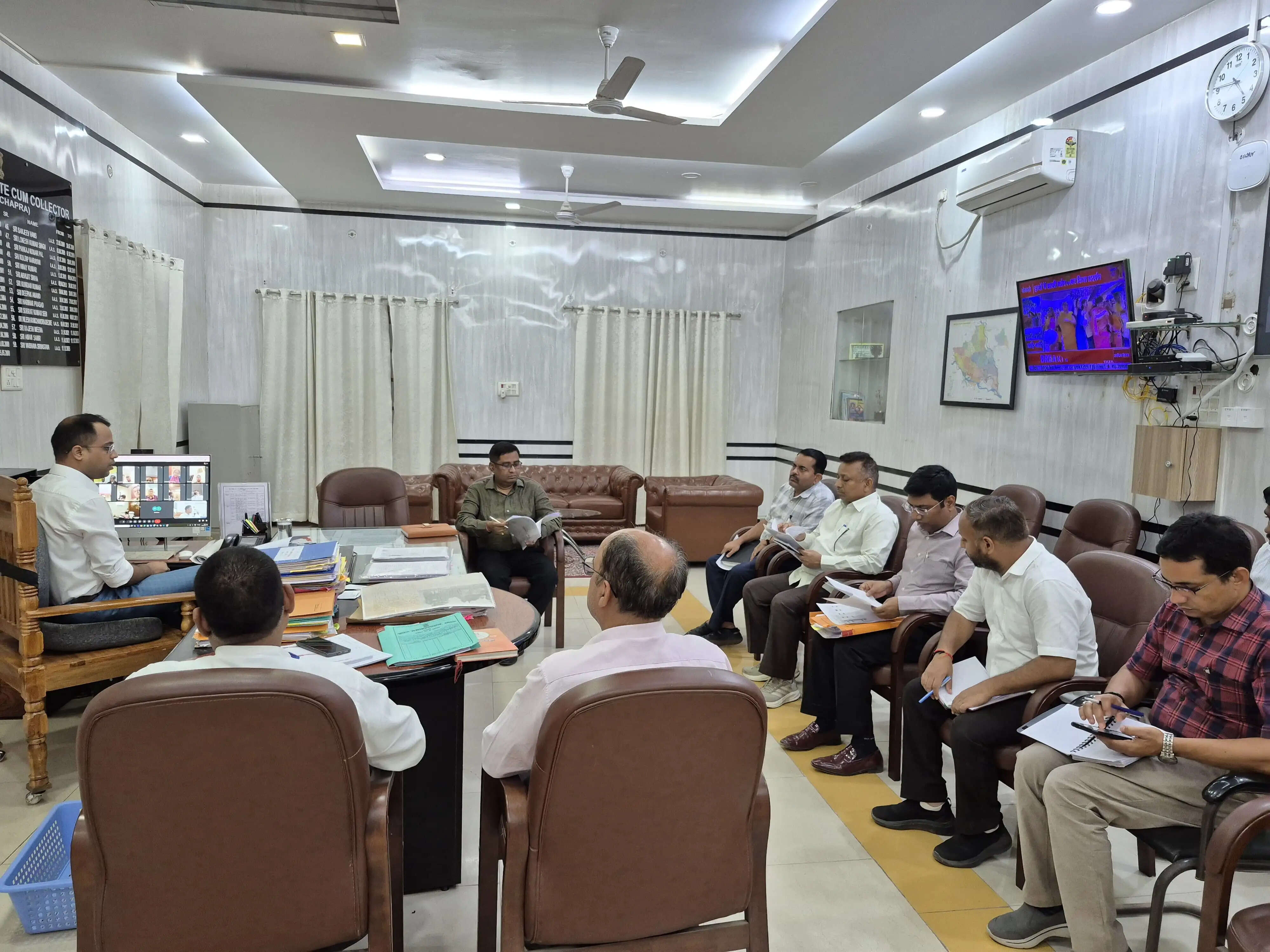 सशक्त स्थायी समिति चुनाव को लेकर जिलाधिकारी ने की समीक्षा बैठक