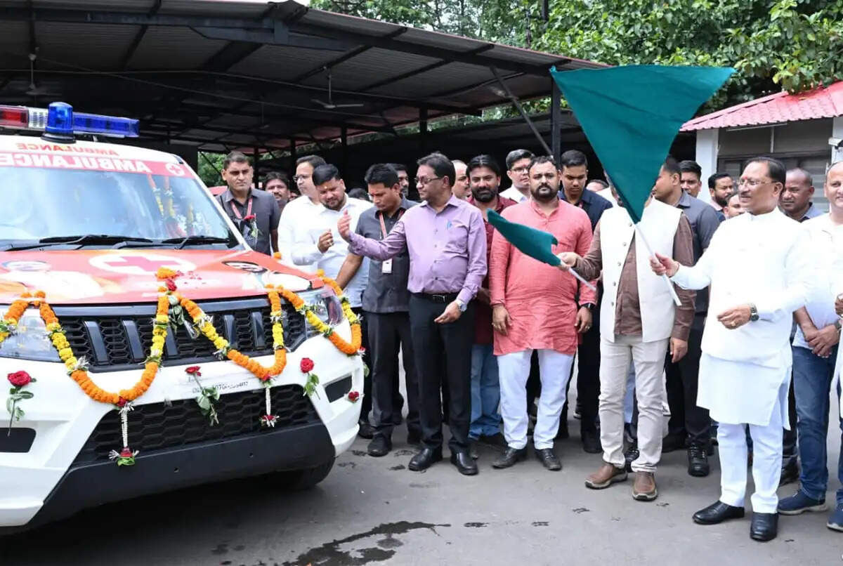 रायपुर : मुख्यमंत्री साय ने धरसींवा विधानसभा को दी निशुल्क एम्बुलेंस की सौगात