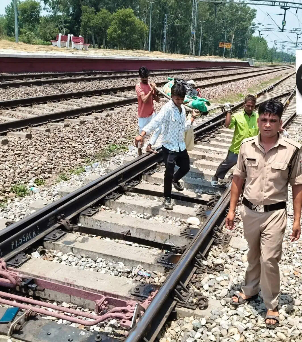 चुड़ियाला रेलवे स्टेशन पर ट्रेन से गिरकर युवक की मौत