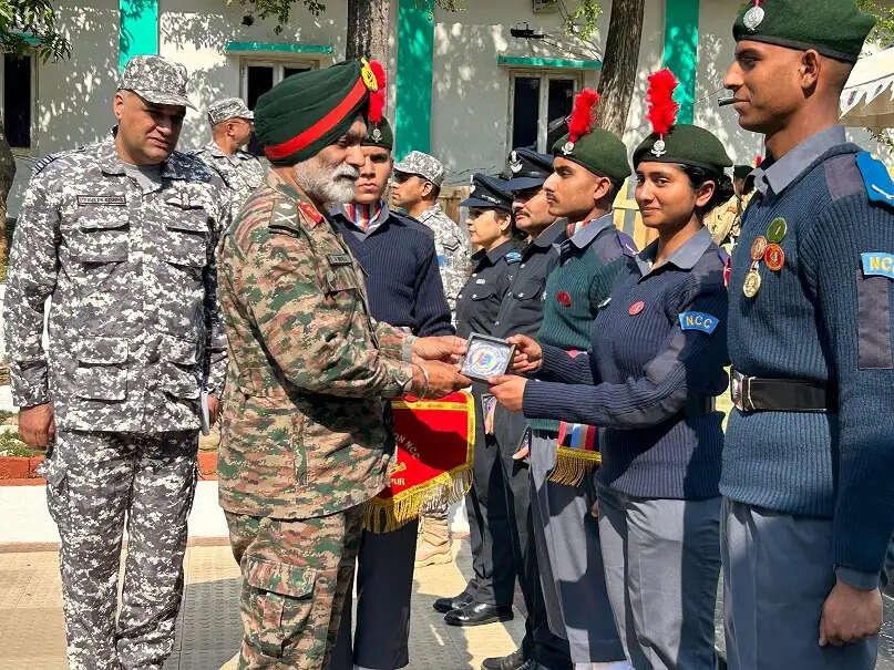 एनसीसी कैडेट सहर शर्मा को ‘मेडल ऑफ एक्सीलेंस’, एसएमवीडीयू की छात्रा ने नेशनल इंटीग्रेशन कैंप में उत्कृष्ट प्रदर्शन से बढ़ाया मान