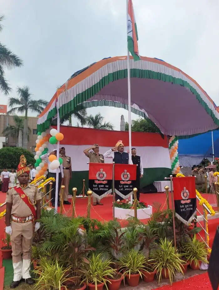 स्वतंत्रता सेनानियों के बलिदान से प्रेरणा लेकर कर्तव्यों के प्रति समर्पित हों : रजनीश अग्रवाल