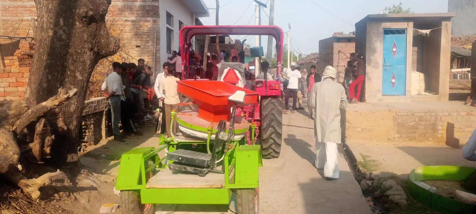 ट्रैक्टर चलित आटा चक्की फटने से मासूम की मौत, चार घायल