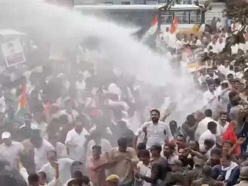 शिक्षा मंत्री के इस्तीफे को लेकर कांग्रेस का जयपुर में उग्र प्रदर्शन