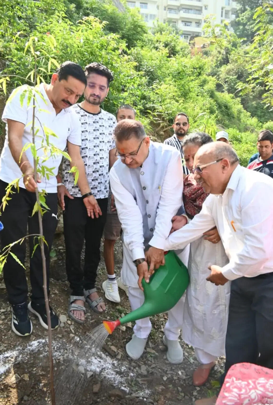 ‘एक पेड़ मां के नाम’ अभियान के तहत मंत्री गणेश जोशी ने पौधारोपण किया