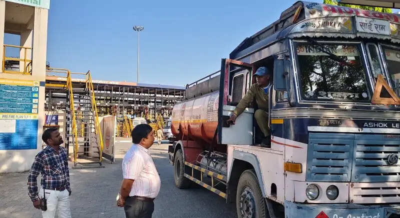 इंदौरः जिले में पेट्रोल एवं डीजल की आपूर्ति पूरी तरह सामान्य