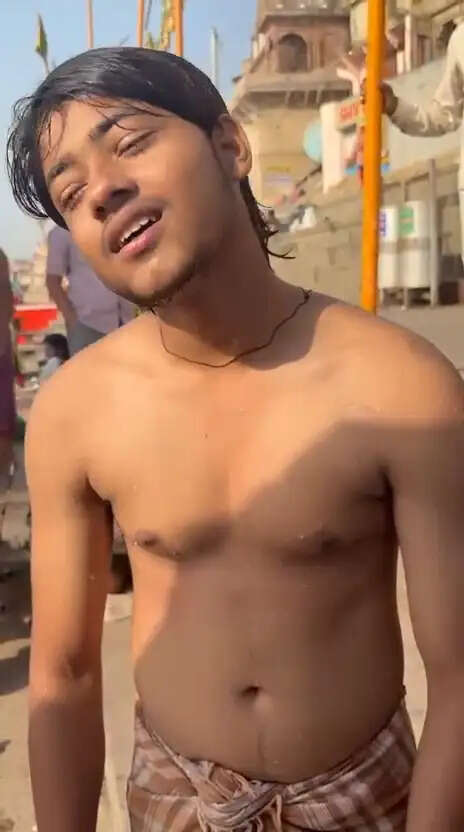 वाराणसी: गंगा में डूब रहे युवकों को जल पुलिस ने बचाया