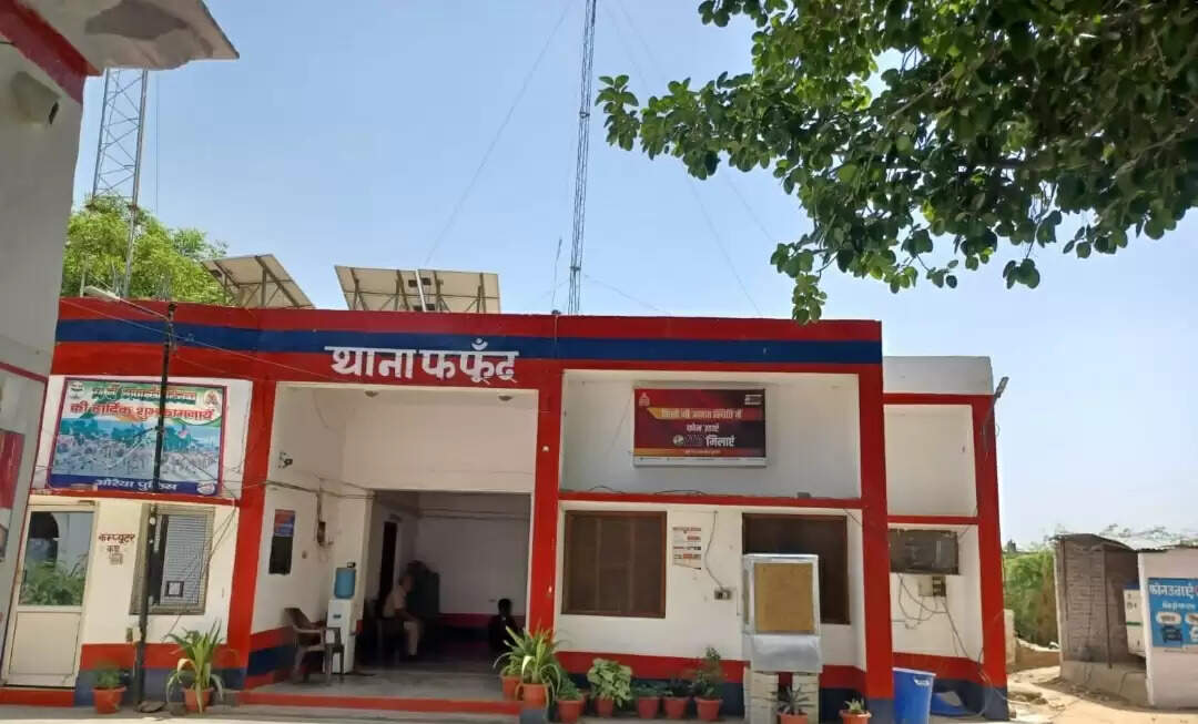 छात्रा को खेत में खींच&nbsp;ले गए&nbsp;मनचले&nbsp;ग्रामीणों काे&nbsp;देख&nbsp;भागे,तीन के&nbsp;खिलाफ&nbsp;केस दर्ज