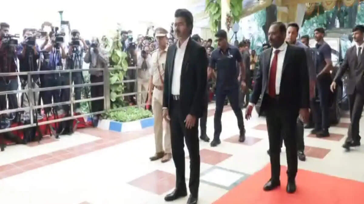 मुख्यमंत्री विजय कांग्रेस नेता सोनिया और राहुल से बगैर मुलाकात किए चेन्नई लौटे