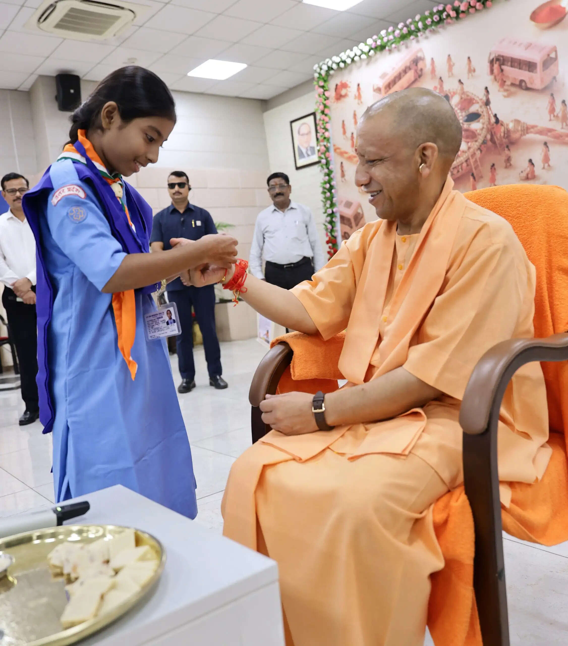 मुख्यमंत्री योगी ने रक्षा बंधन के अवसर पर बच्चों से किया संवाद