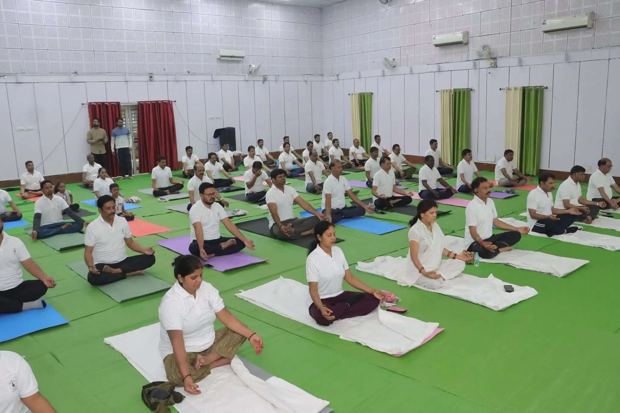 अंतरराष्ट्रीय योग दिवस : एसईसीएल दीपका क्षेत्र में सामूहिक योगाभ्यास का आयोजन