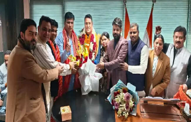 आआपा के नवनिर्वाचित पार्षदों ने एमसीडी सदन में ली शपथ