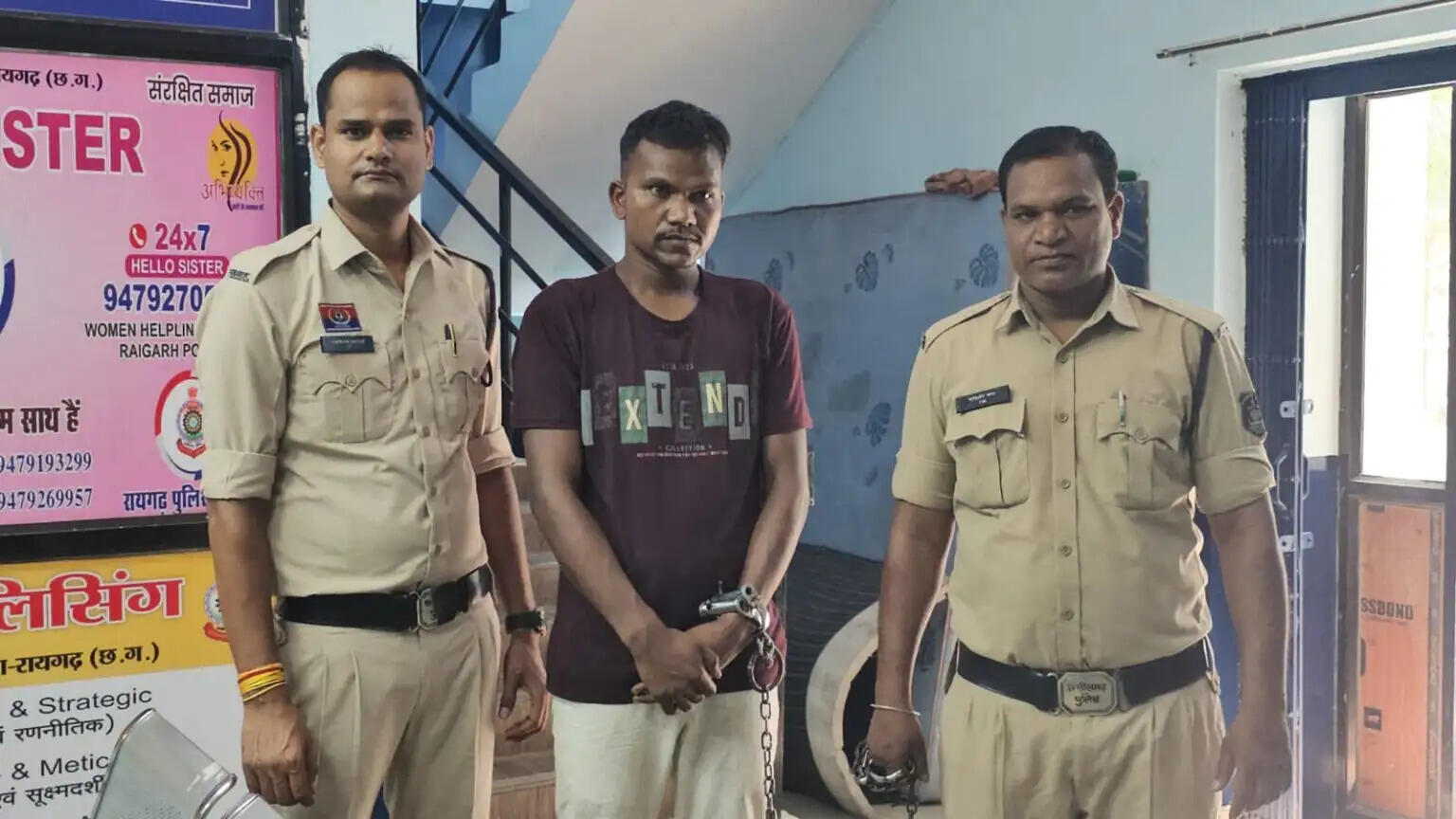 रायगढ़ रेलवे स्टेशन के बाहर गोगो रैपर के साथ व्यक्ति गिरफ्तार