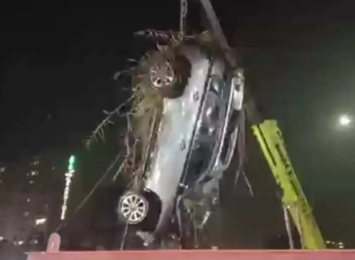 चार दिन बाद पानी से बाहर निकली सॉफ्टवेयर इंजीनियर की कार, फॉरेंसिक जांच की तैयारी