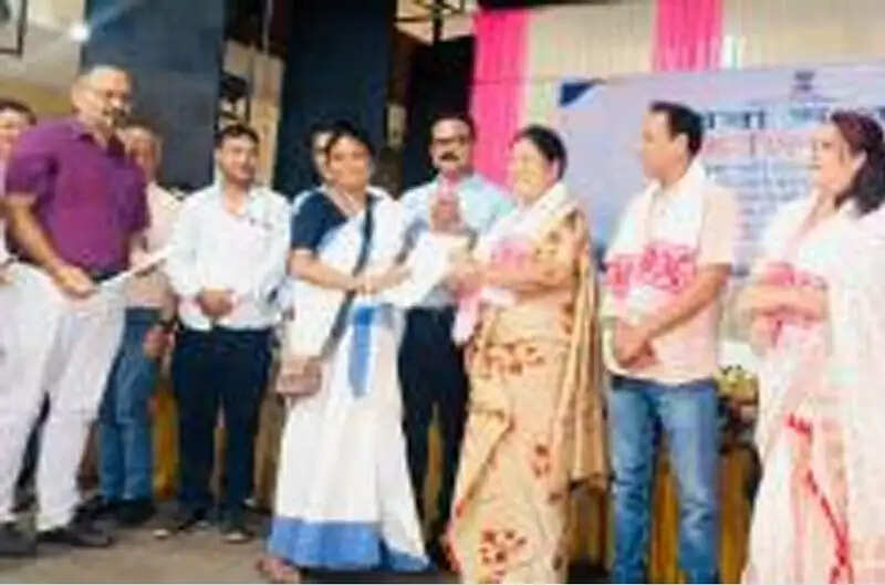 कामरूप (मेट्रो) जिला प्रशासन ने किया आशा कार्यकर्ताओं और आशा सुपरवाइजरों का सम्मान