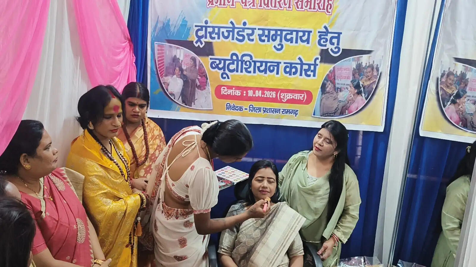 ट्रांसजेंडर बने ब्यूटीशियन, विधायक और महिला अधिकारियों का किया मेकअप