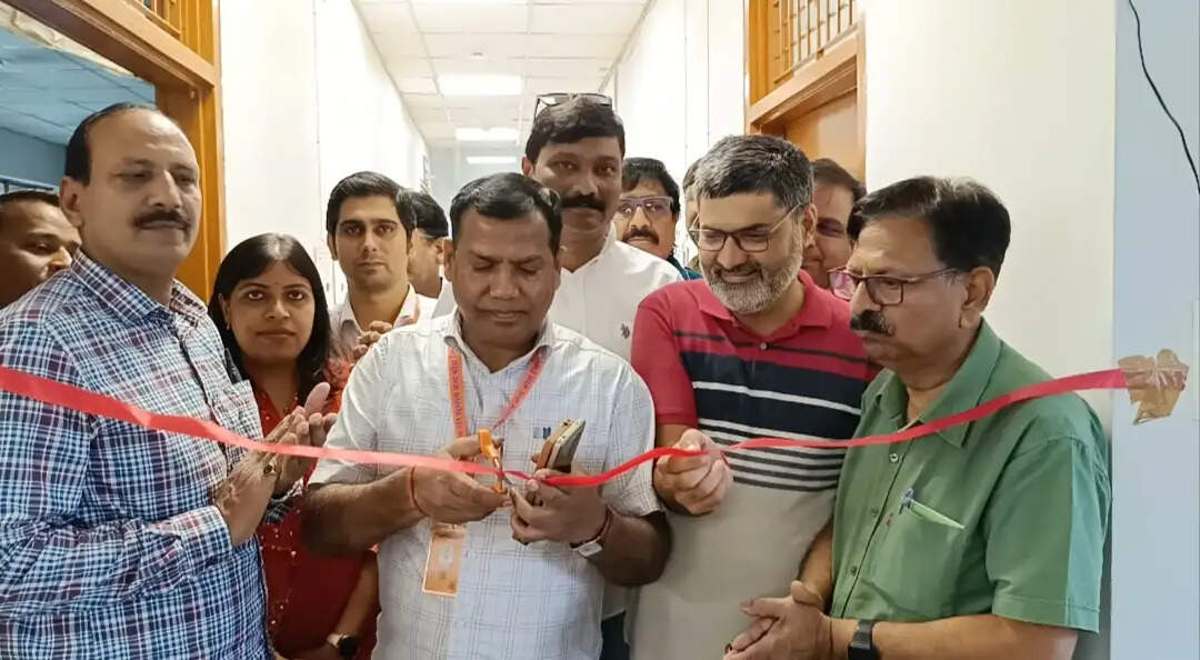एक&nbsp;ही&nbsp;मुद्रा&nbsp;में&nbsp;न&nbsp;बैठकर&nbsp;पत्रकाराें&nbsp;काे&nbsp;चलते-फिरते&nbsp;रहना&nbsp;चाहिए&nbsp;:&nbsp;डॉ. रविंद्र ओझा