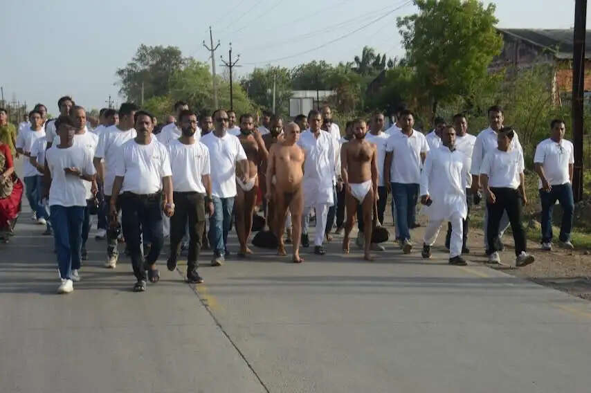 मंदसौरः अर्हं योग प्रणेता मुनिश्री प्रणम्यसागरजी महाराज के मंगल प्रवेश पर उमड़ा श्रद्धा का सैलाब