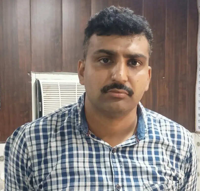 बरेली में लेखपाल 10 हजार रुपये की रिश्वत लेते गिरफ्तार