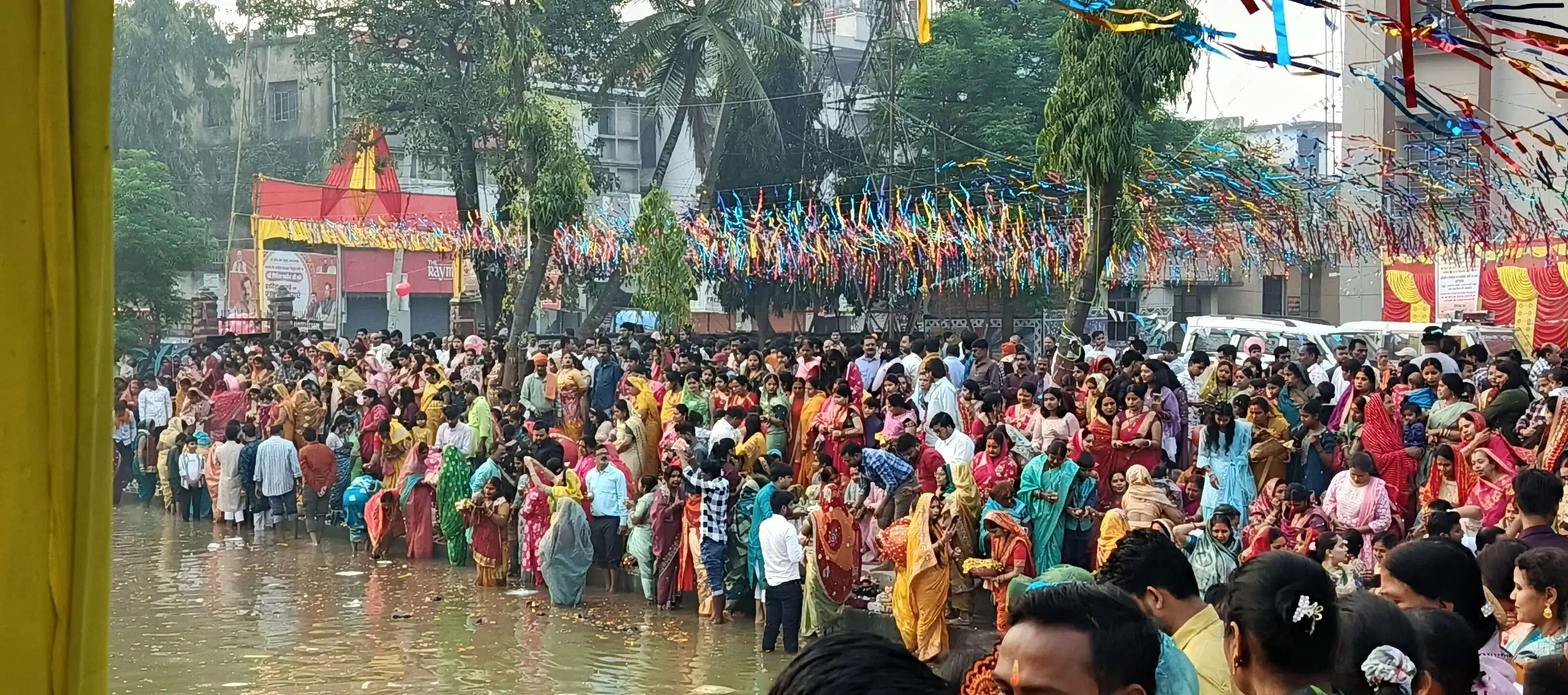 उदीयमान भगवान भास्कर को अर्घ्य के साथ चैती छठ पूजा का हुआ भव्य समापन