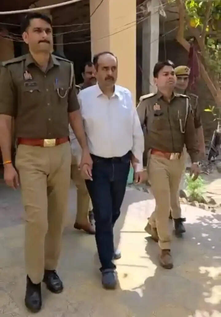 शेयर खरीद-फरोख्त के नाम पर लोगों से करोड़ो की ठगी करने वाला गिरफ्तार