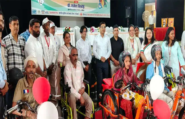 नारनौल में दिव्यांगजनों को 70 लाख के सहायक उपकरण वितरित