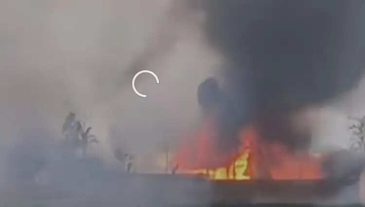 रूपाहीहाट में आग से स्कूल जलकर राख