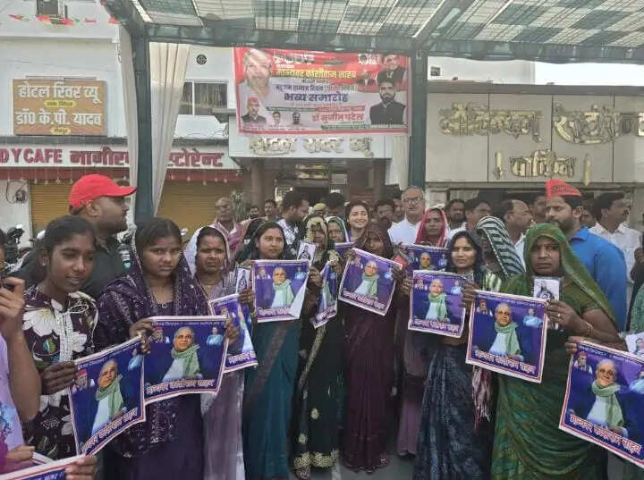 सपा ने मनाई कांशीराम की 92वीं जयंती, पीडीए एकजुटता पर दिया जोर