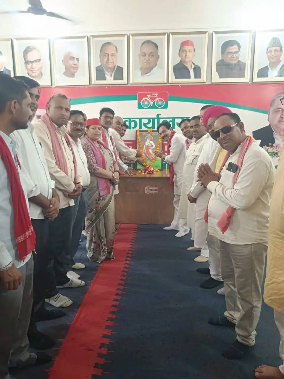 औरैया सपा कार्यालय में पहली बार धूमधाम से मनाई बाबा लख्खी शाह बंजारा की जयंती