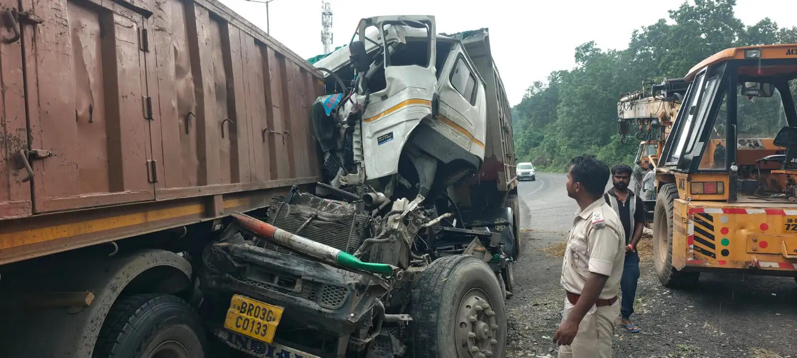 चुट्टूपालु घाटी में ट्रेलर ने चार वाहनों को मारी टक्कर, एक की मौत