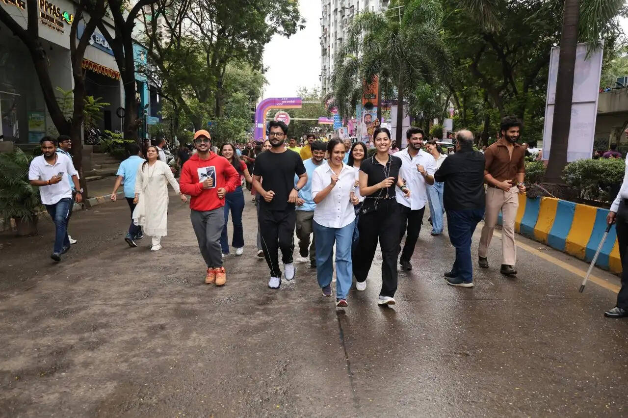 ठाणे वर्षा मैराथन 6वर्ष बाद जोश के साथ दौड़े 30हजार धावक