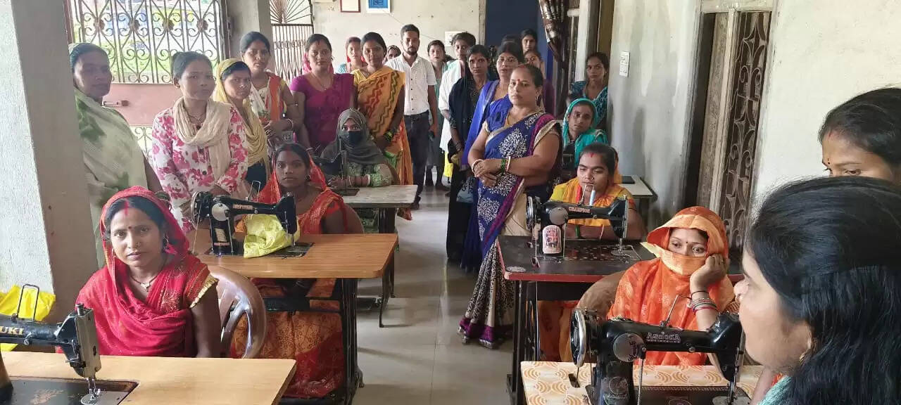 आंगनबाड़ी के बच्चों के यूनिफॉर्म सिलेंगी जीविका दीदियां, सिलाई प्रशिक्षण की हुई शुरुआत