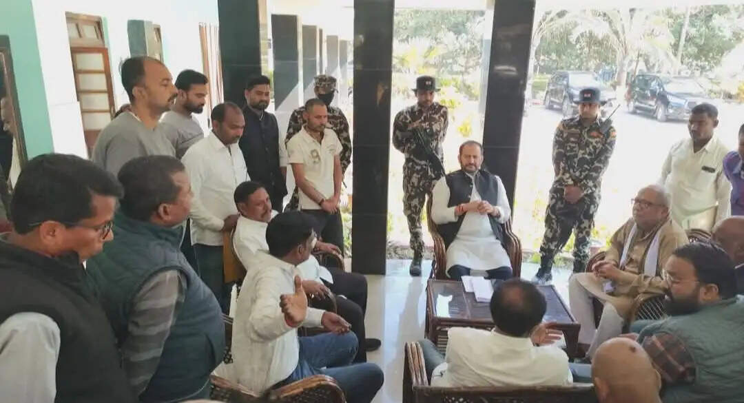 वीरपुर में छातापुर विधायक नीरज कुमार सिंह ने लगाया जनता दरबार