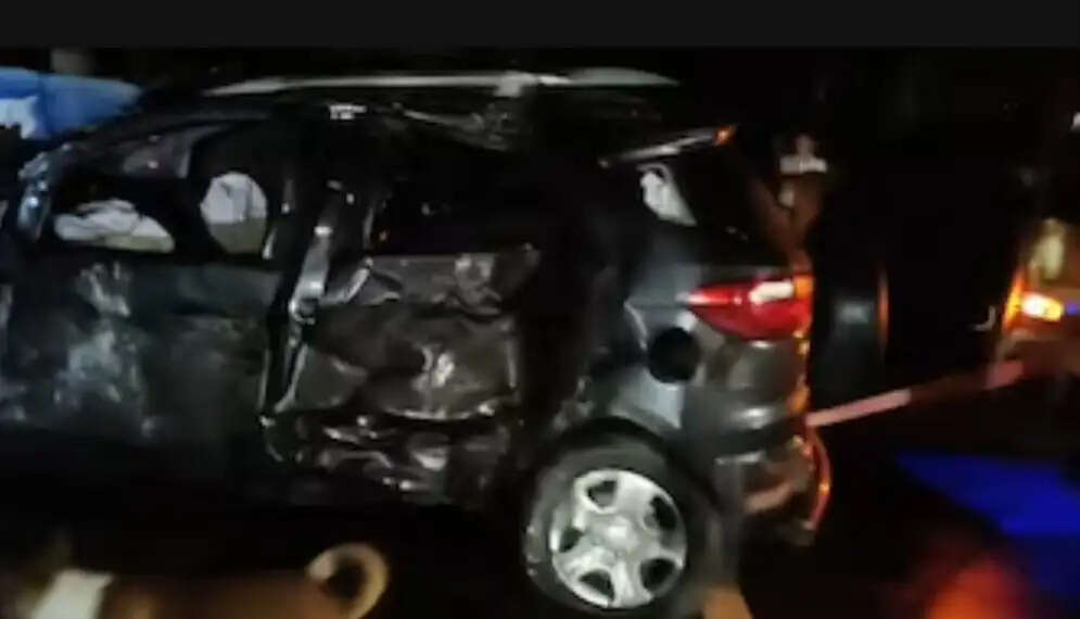 सड़क हादसे में दो लोगों की मौत, एक अन्य घायल