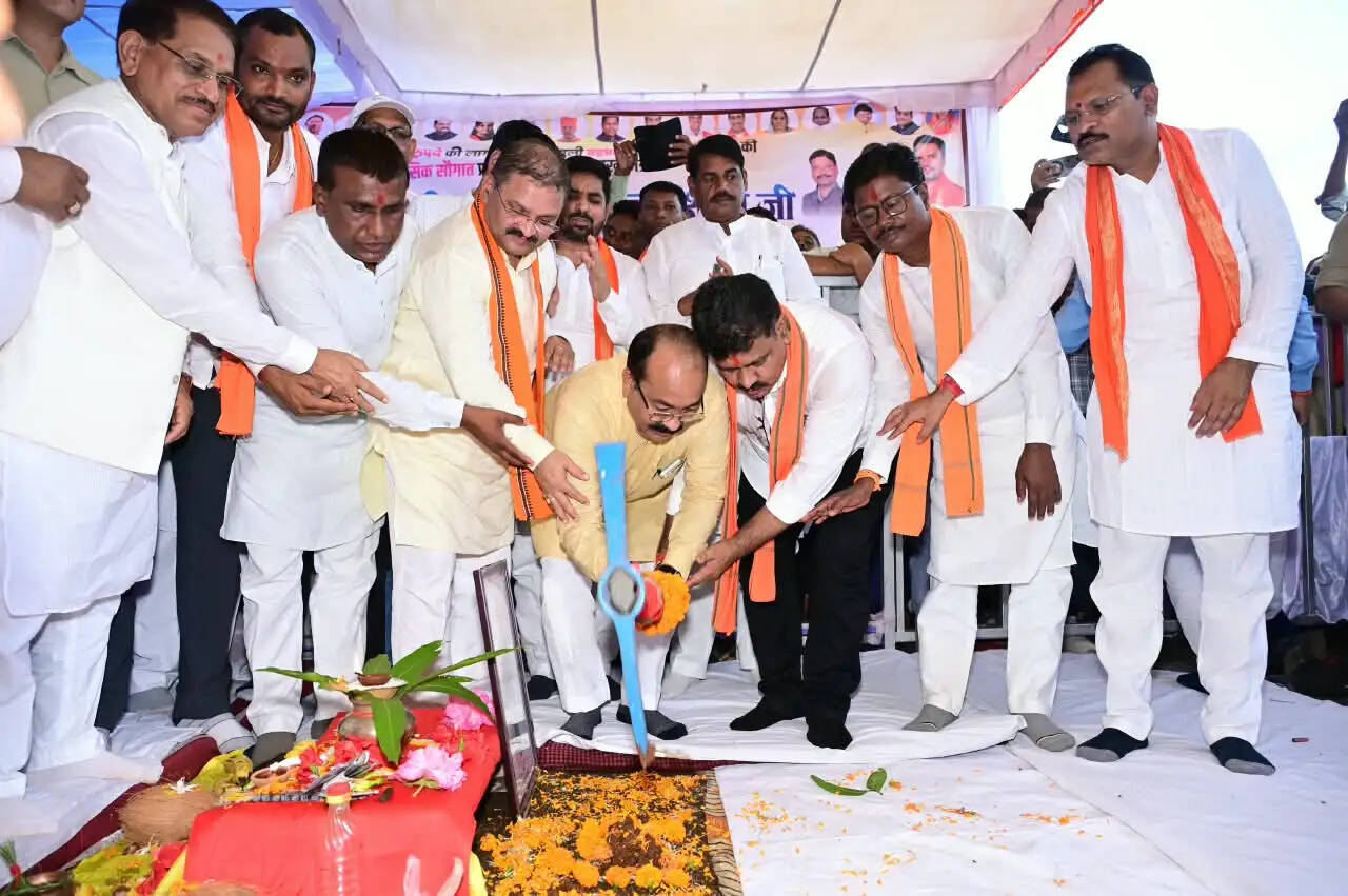 उप मुख्यमंत्री साव और विजय शर्मा ने रखी कवर्धा के नए स्वरूप की नींव, 54 करोड़ से बनेगी 4 लेन सड़क