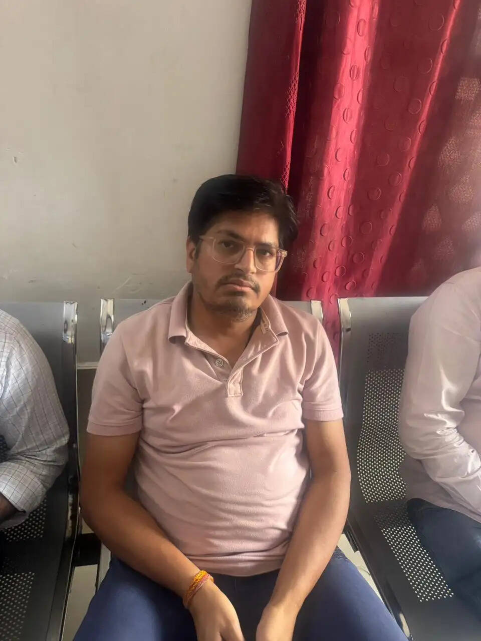 मेडिकल रिपोर्ट के बदले रिश्वत लेते डॉक्टर गिरफ्तार