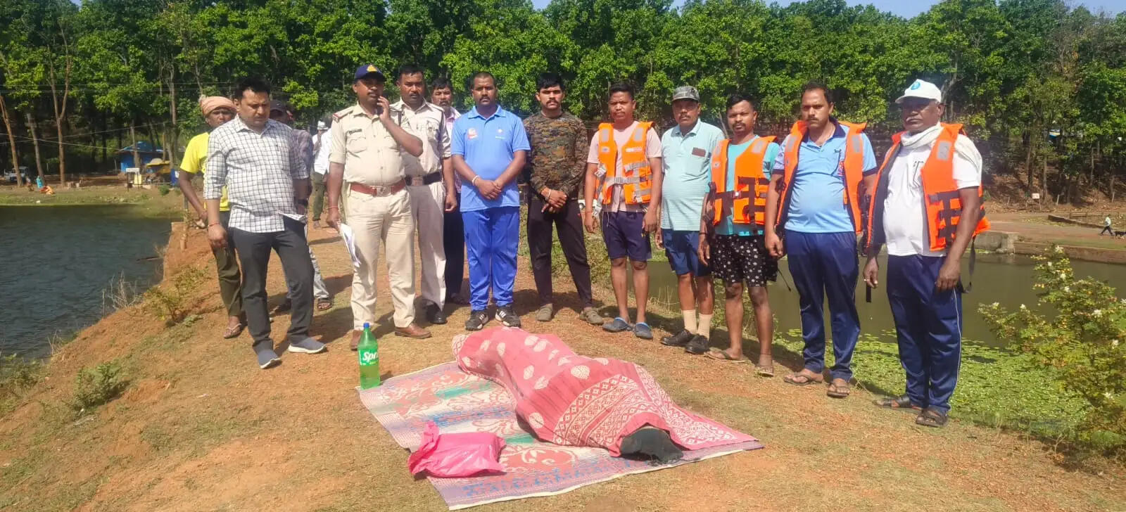 अनूपपुर: एसडीआरएफ की टीम ने नर्मदा नदी के पुष्कर बांध में डूबे व्यक्ति शव निकाला