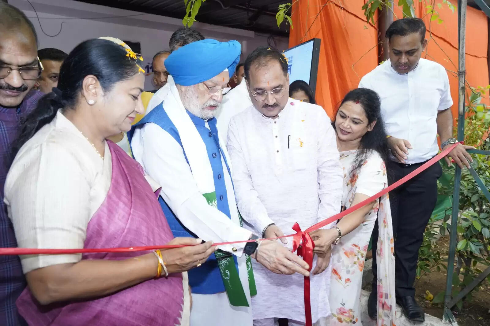 मोदी सरकार के 11 वर्ष एवं दिल्ली सरकार के 100 दिनों की उपलब्धियों पर भाजपा कार्यालय में लगाई गई प्रदर्शनी