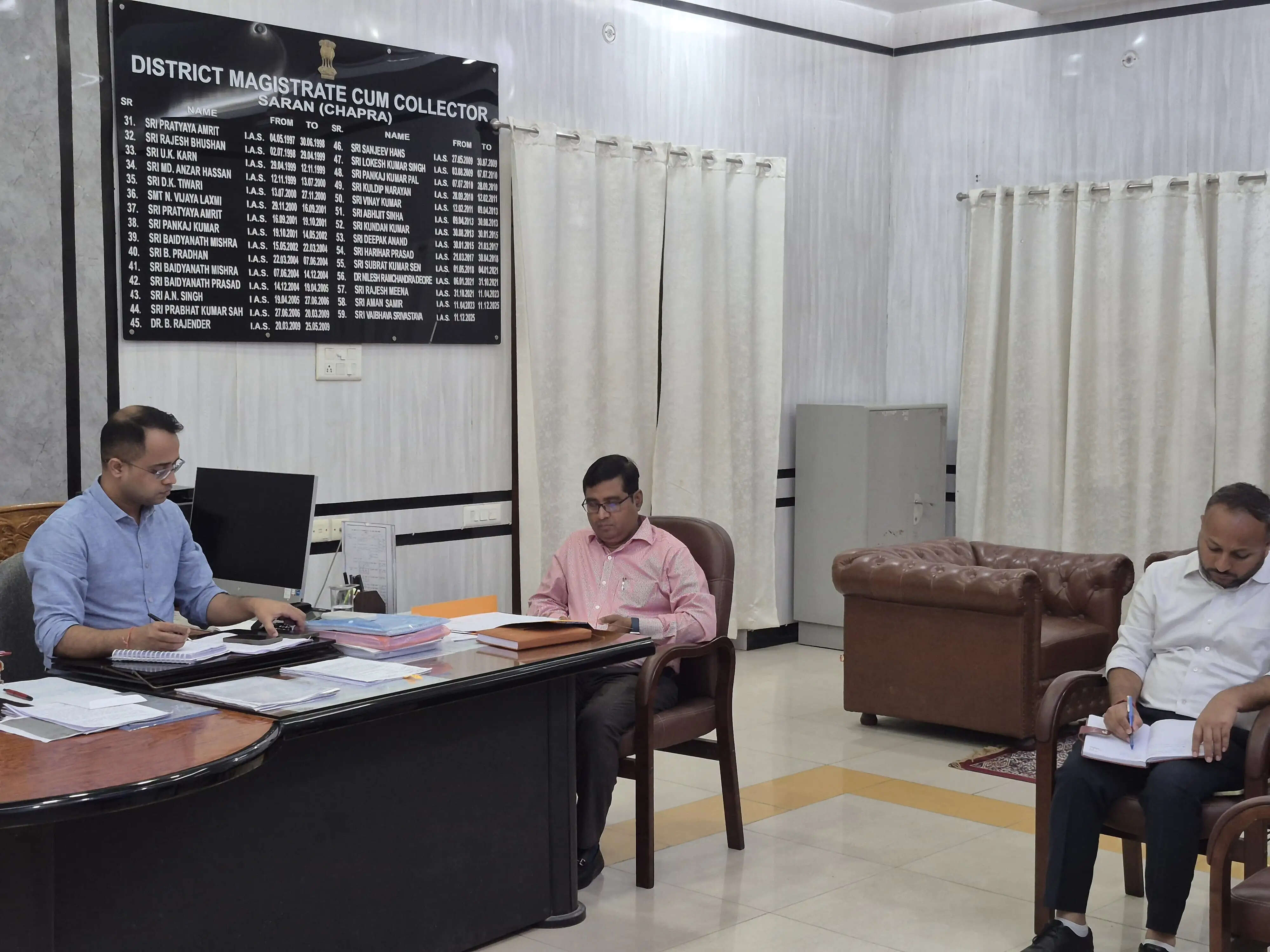 छपरा में जिलाधिकारी ने बुडको को 24 * 7 काम करने का दिया निर्देश