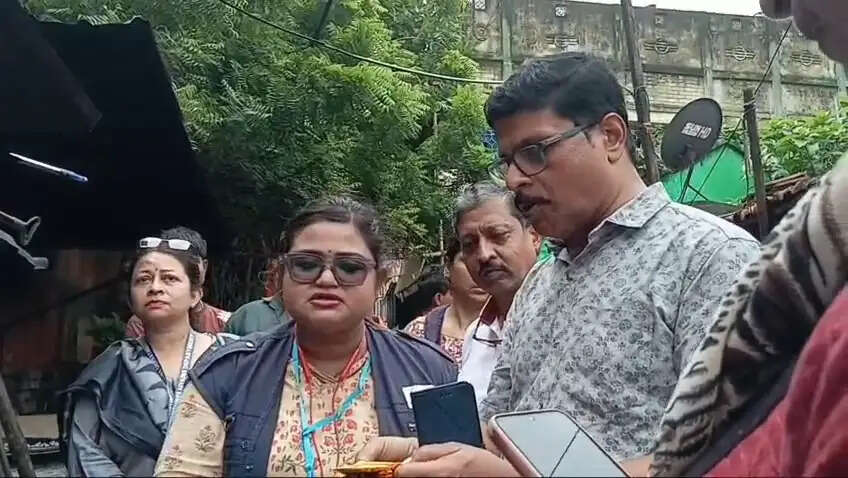 रिषड़ा में खाद्य सुरक्षा विभाग की छापेमारी, दुकान बंद रखने का निर्देश