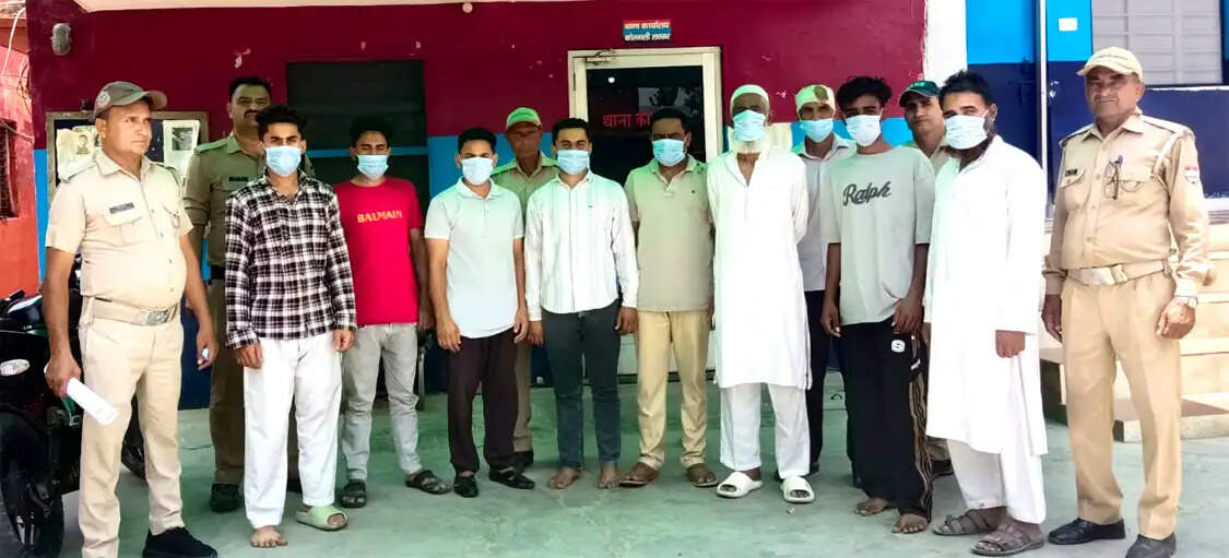 बंटवारे के विवाद में सास-बहू भिड़ीं, रिश्तेदारों के कूदने से बढ़ा बवाल, नौ गिरफ्तार