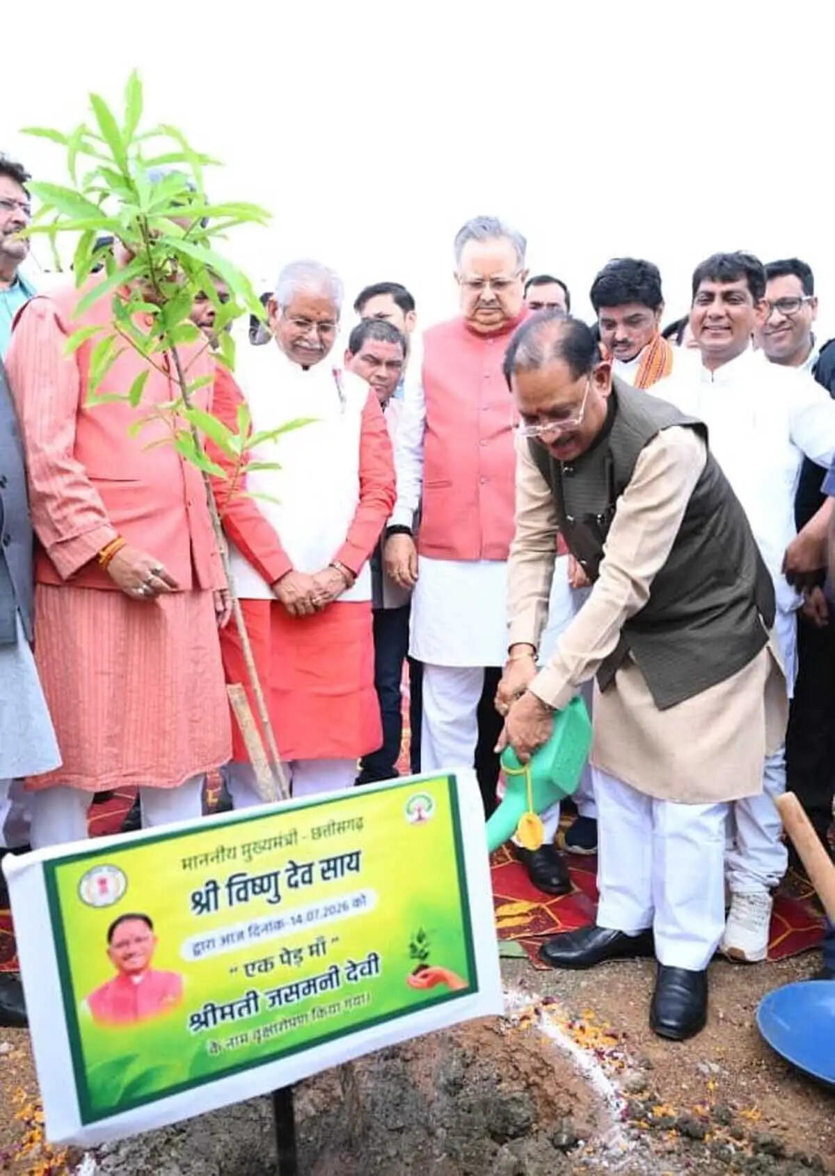 'एक पेड़ मां के नाम' अभियान 3.0&nbsp;: विधानसभा परिसर में मुख्यमंत्री&nbsp;साय और डॉ. रमन सिंह ने लगाया रुद्राक्ष का पौधा