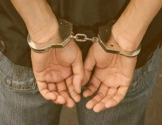 कोलकाता में थाई नागरिक मादक पदार्थ सहित गिरफ्तार, अशोकनगर में हथियार तस्करी