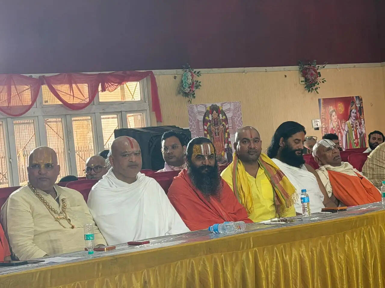 (अपडेट) संतों ने बैठक कर श्रीरामजन्मभूमि में सामने आये चोरी के प्रकरण को लेकर देशभर में फैले दुष्प्रचार का पुरजोर प्रतिवाद किया