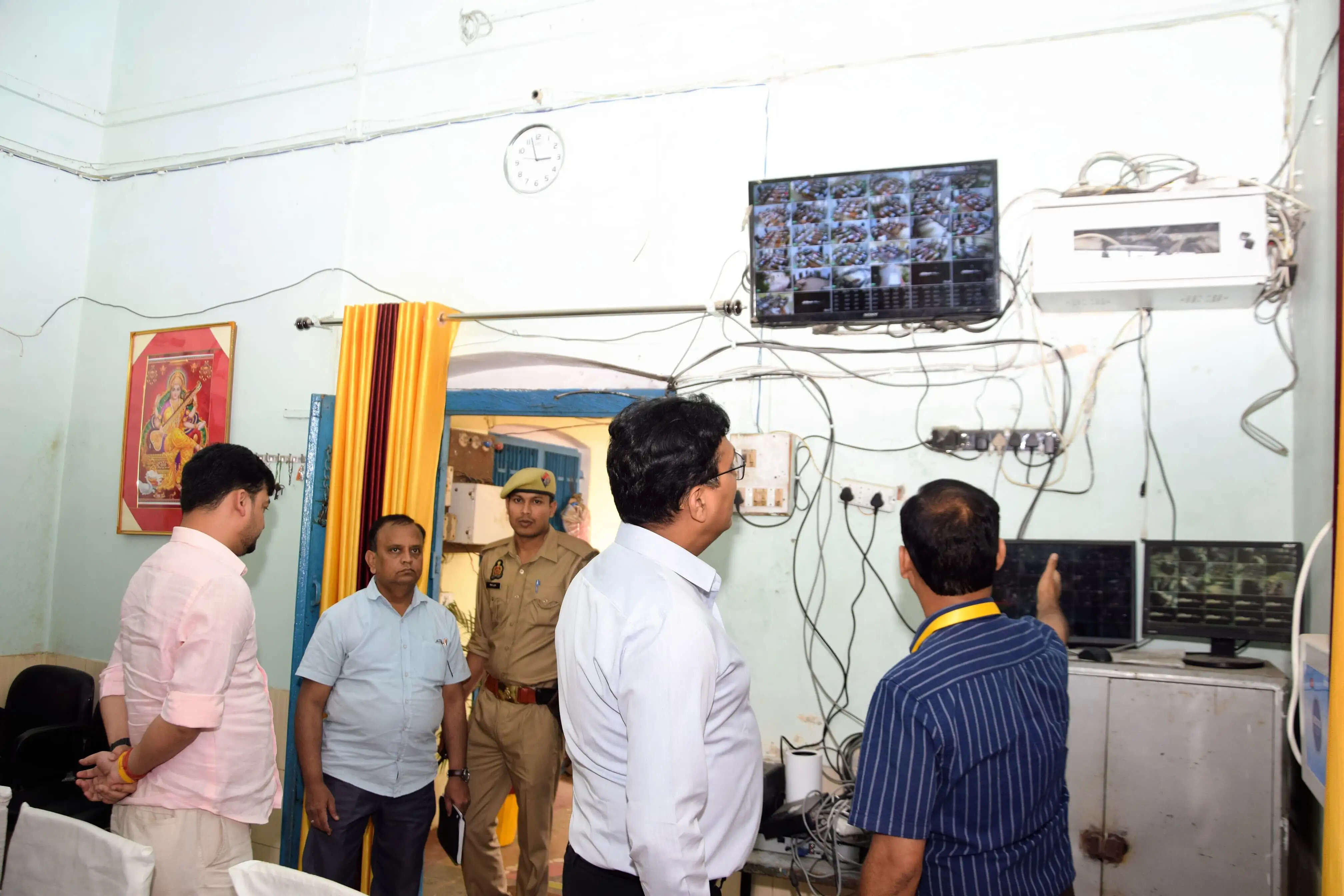 लखीमपुर खीरी में सख्त पहरे में हुई नीट यूजी 2026 परीक्षा, 76 परीक्षार्थियों ने छोड़ा पेपर